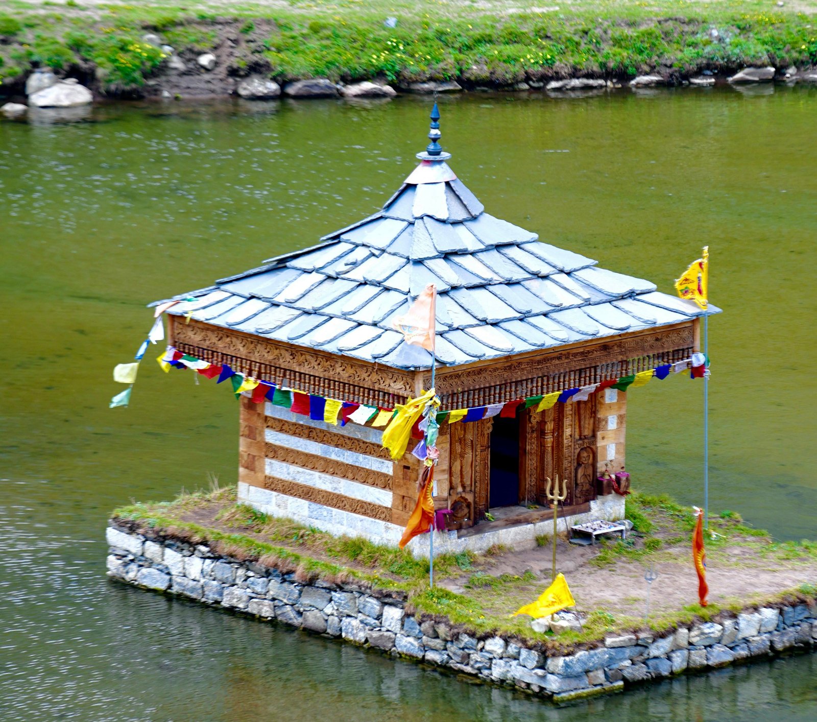 Yulla Kanda  Trek - Highest Krishna Temple